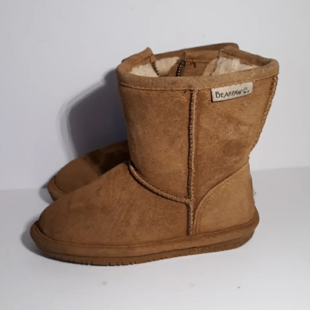 Bearpaw girls sz 11 fuzzy boots